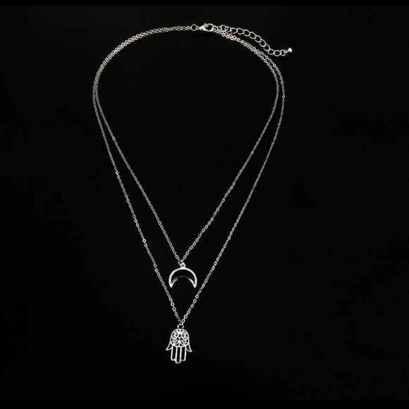HAMSA & CRESCENT MOON NECKLACE - Picture 3 of 5